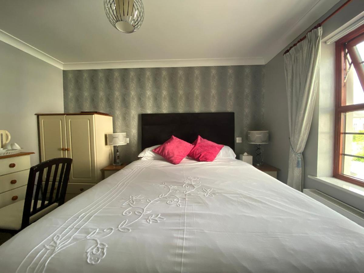 Flambards Hotel คาร์ดิแกน ภายนอก รูปภาพ